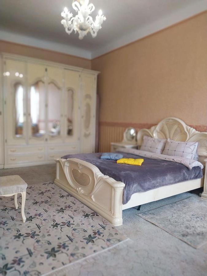 Світло Є! Історичний Центр! Daire Kiev Dış mekan fotoğraf